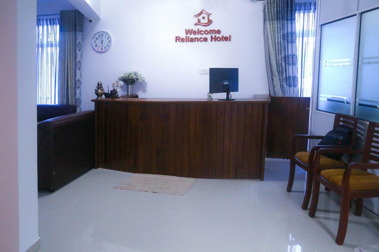 Reliance Hotel Boralesgamuwa Exteriör bild